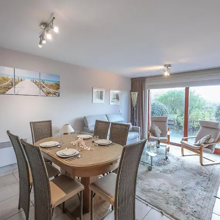With Private Balcony, Cleaning Included Apartment Oostduinkerke